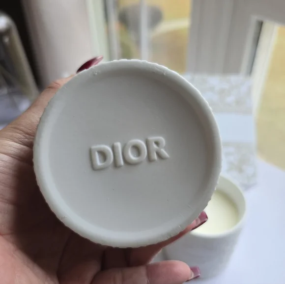 Dior White Embossed 2-Piece Candle Set in Decorative Box - Picture 4 of 6